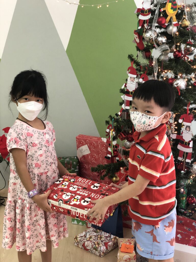 2021-Christmas-Party-1450