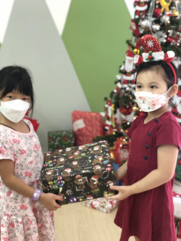 2021-Christmas-Party-1451