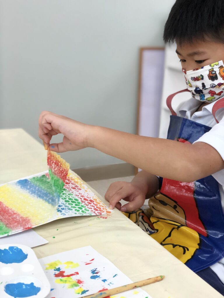 Bubble-Wrap-Painting-3