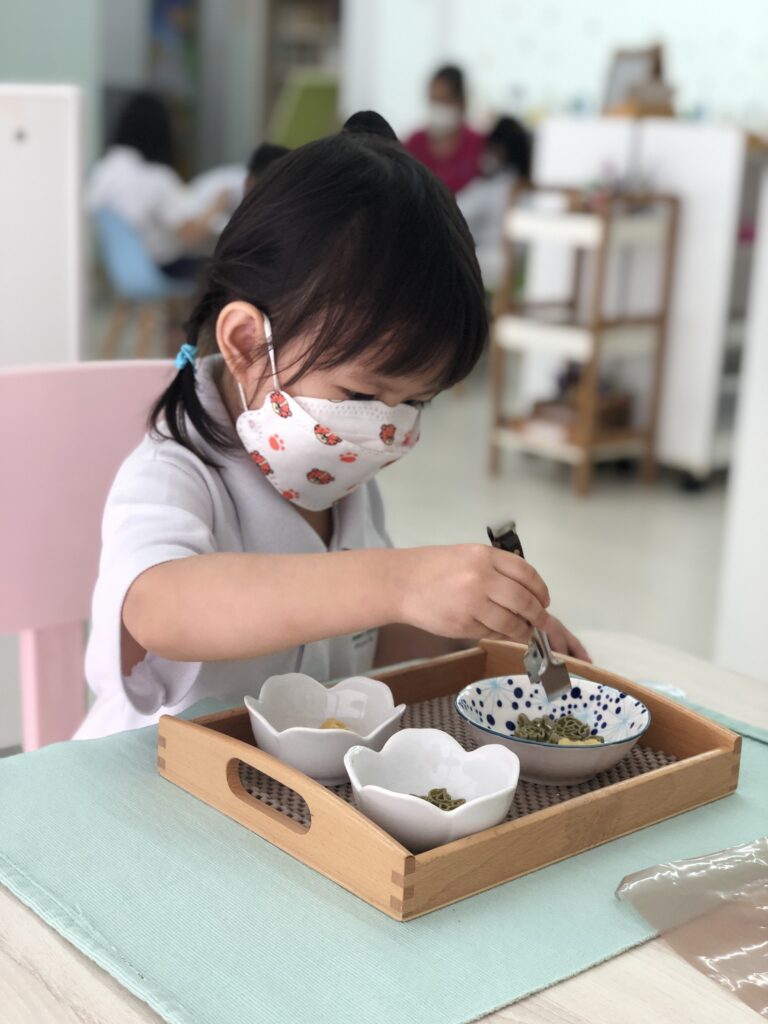 Transferring-using-tong